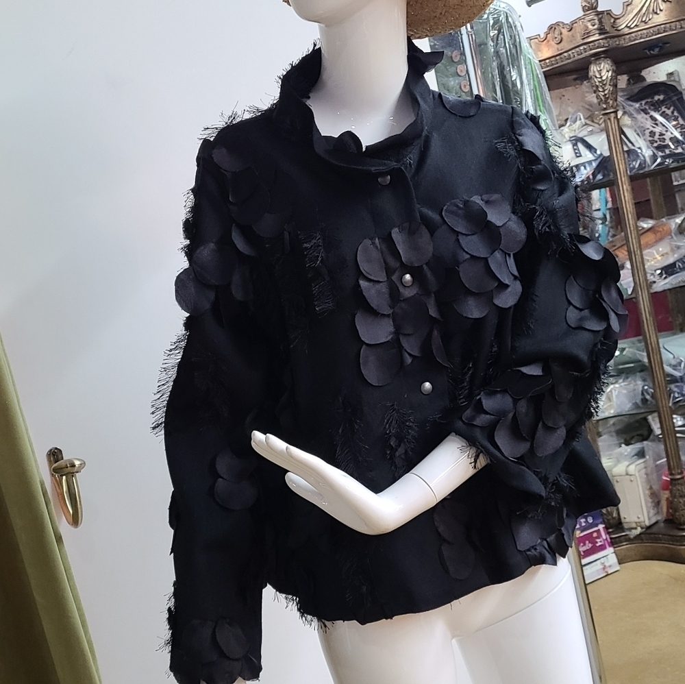 Babette Petal Applique Snap Down